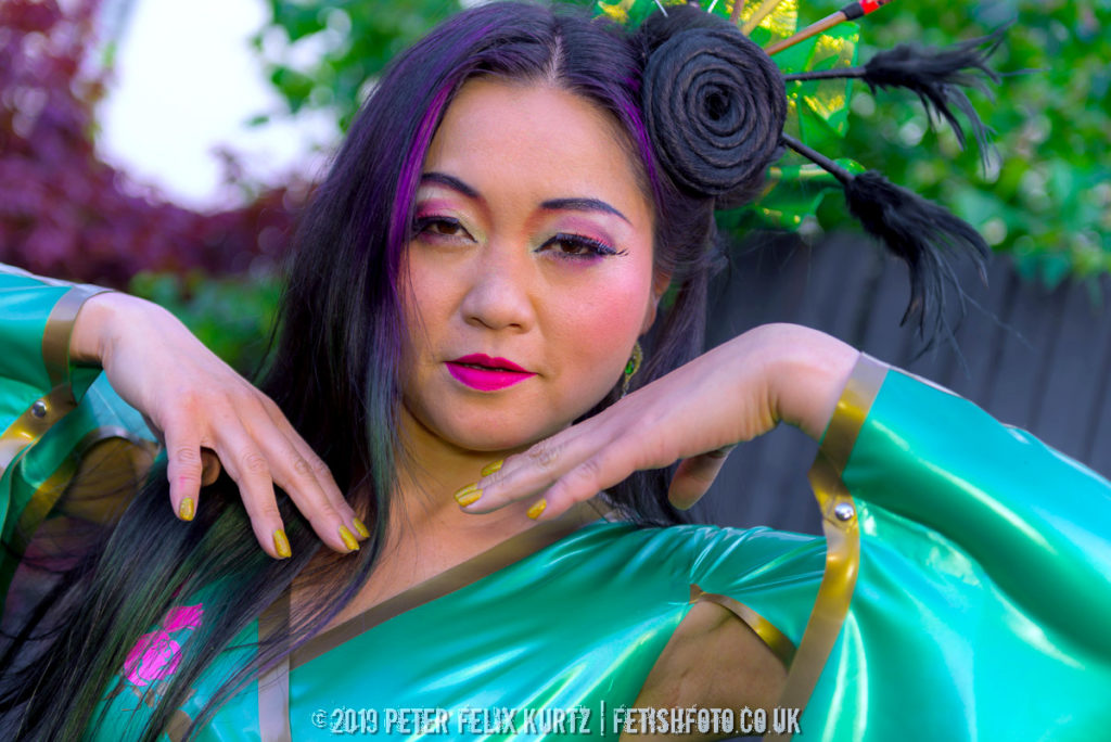 mistress amrita japanese fetish model wearing green latex bondinage kimono photo by peter felix kurtz